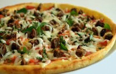 Fesleğen Kavurmalı Pizza Tarifi